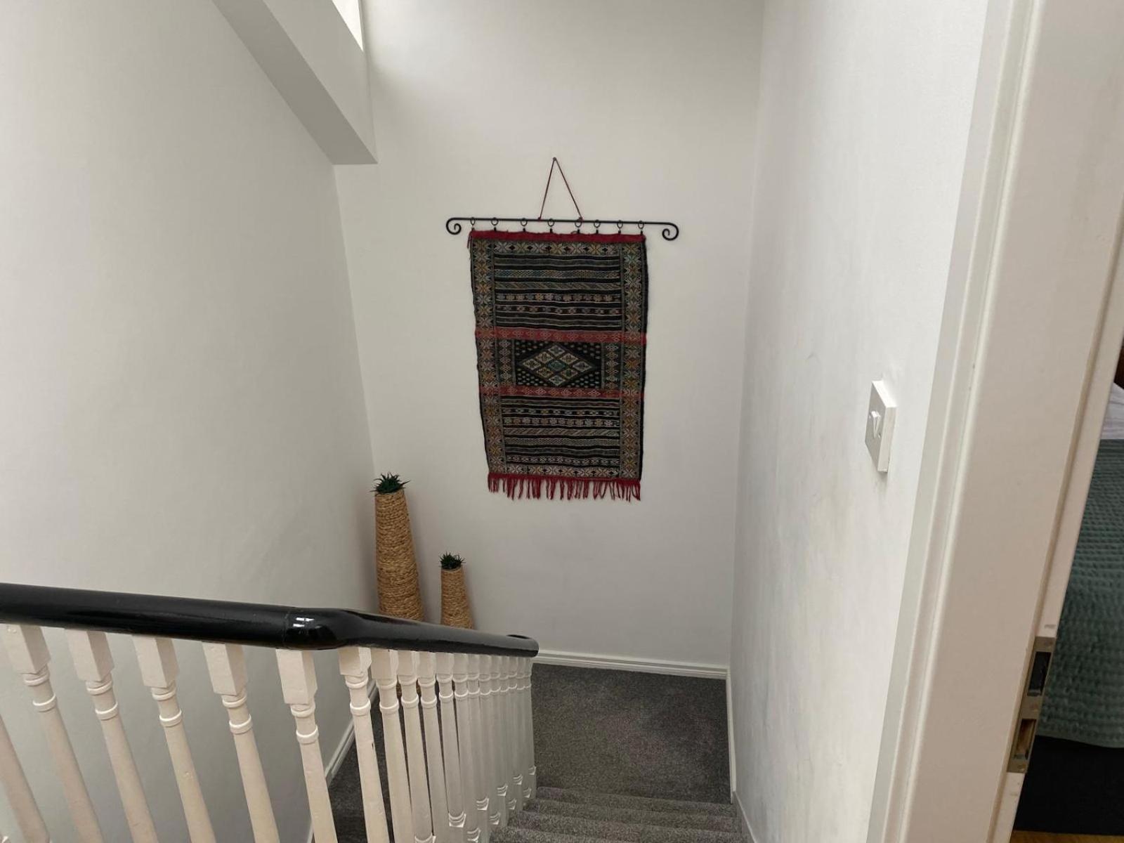 True Colours In Location Apartment *